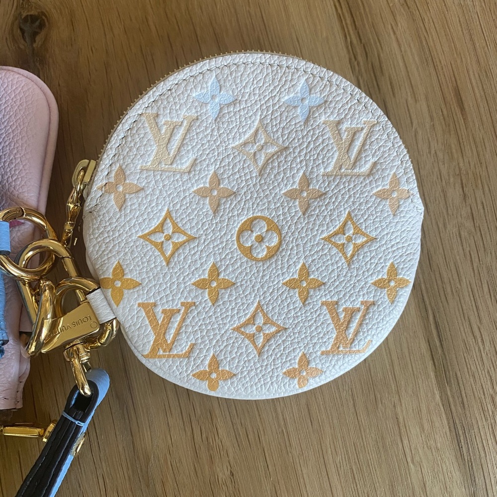 NWT LOUIS VUITTON BY THE POOL TRIO POUCH - Picture 7 of 8
